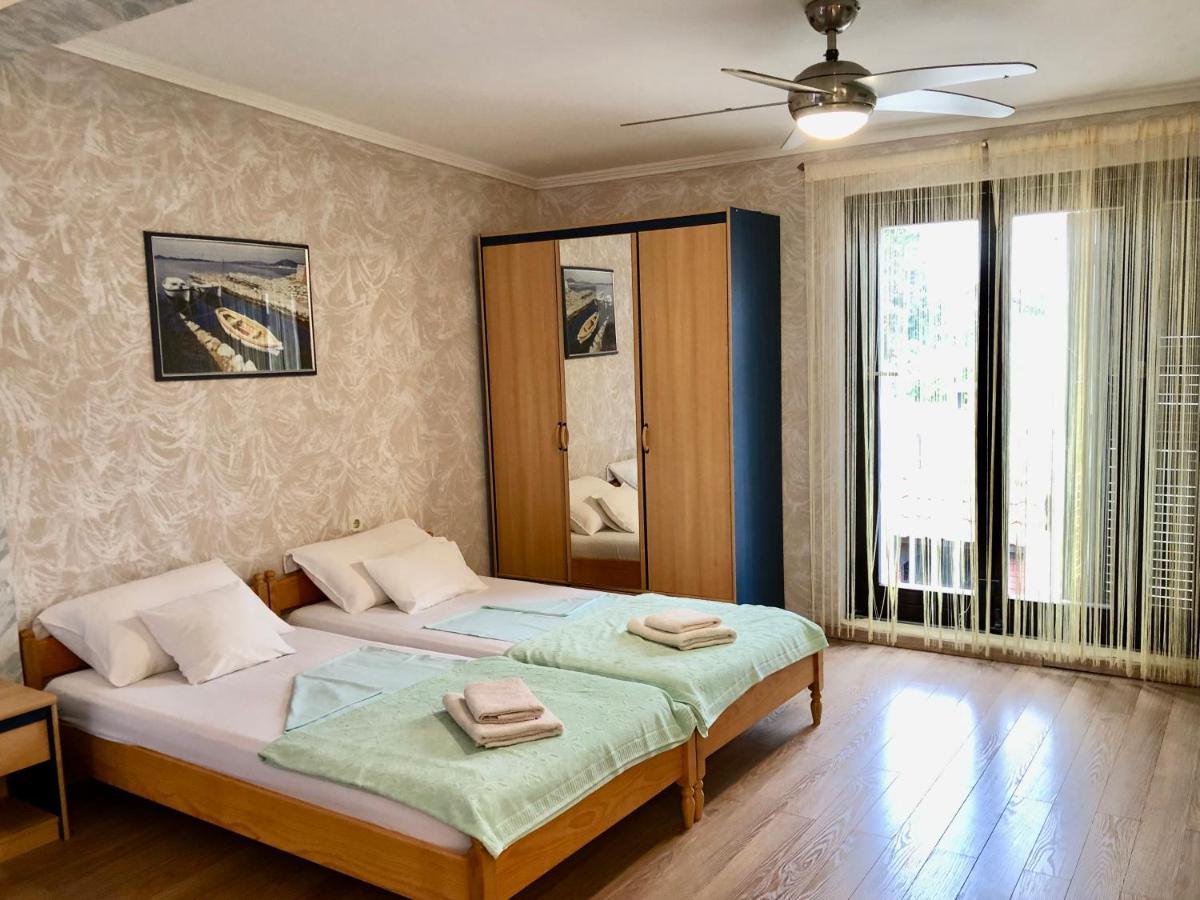 Apartments Pine & Oak With Shared Seasonal Hot Tub Privlaka  Kültér fotó