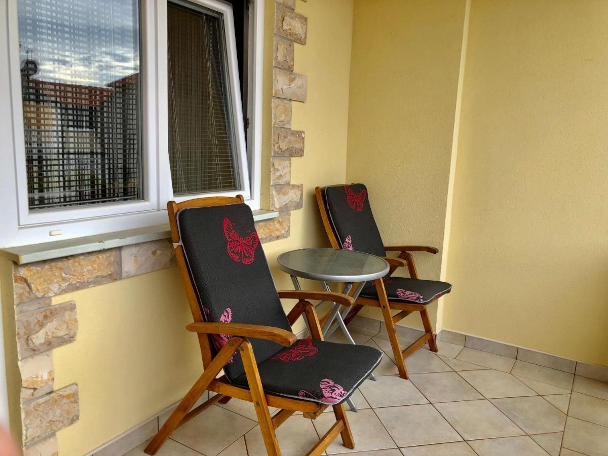 Apartments Pine & Oak With Shared Seasonal Hot Tub Privlaka  Kültér fotó