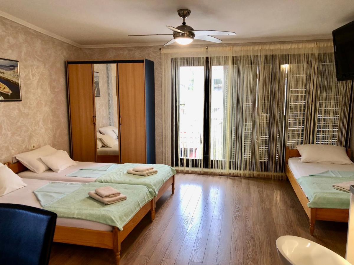 Apartments Pine & Oak With Shared Seasonal Hot Tub Privlaka  Kültér fotó