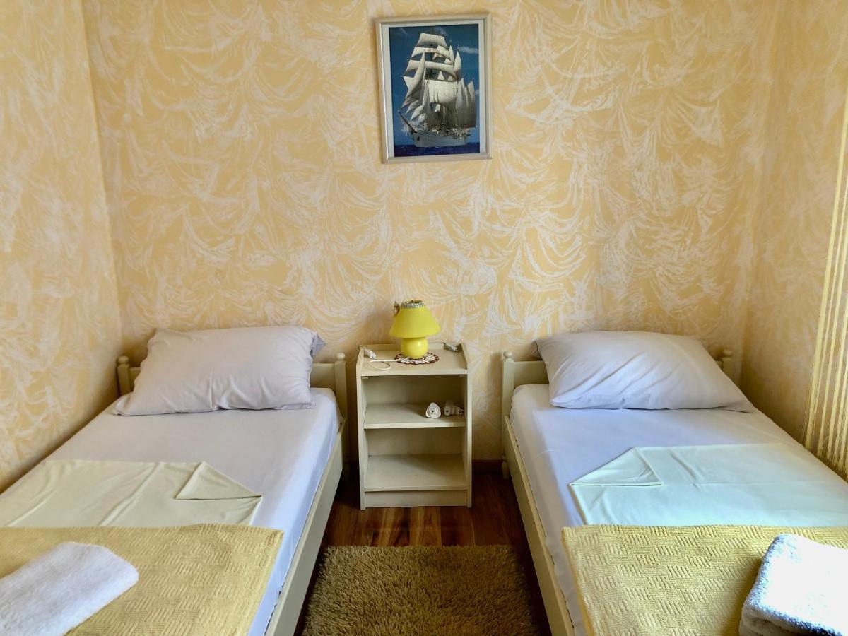 Apartments Pine & Oak With Shared Seasonal Hot Tub Privlaka  Kültér fotó